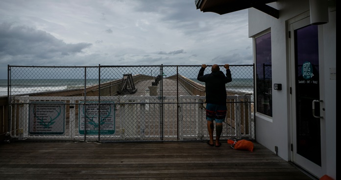 Dorian comienza a azotar la costa este de Florida