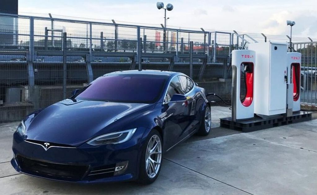 Tesla instala un supercargador en Nürburgring 