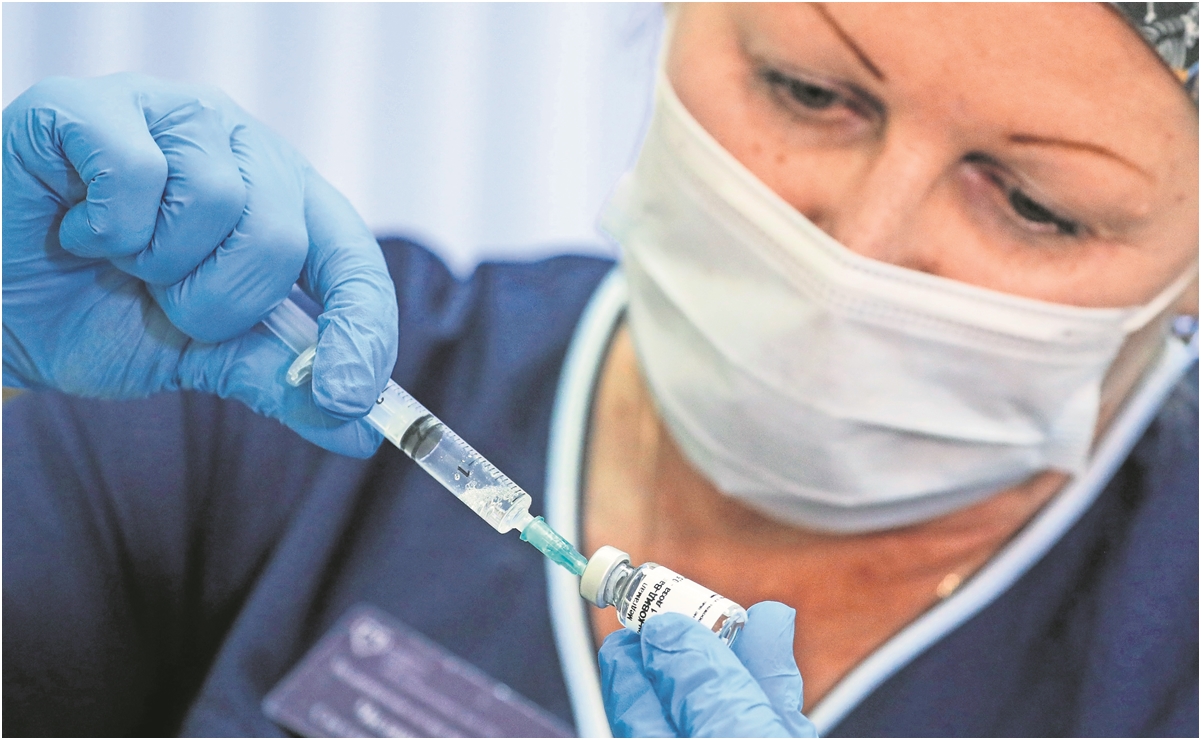 EU aprueba refuerzo de vacunas Moderna y Pfizer adaptadas a ómicron