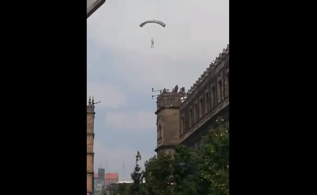 Reportan estable a paracaidista accidentado en desfile militar