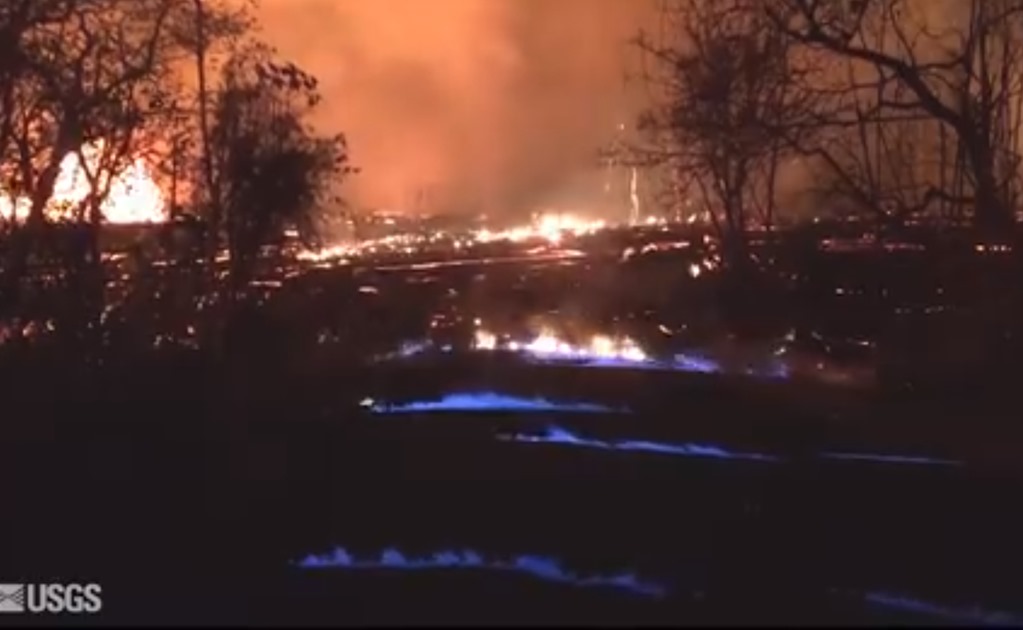 ¿Por qué el volcán de Hawai generó llamas azules?