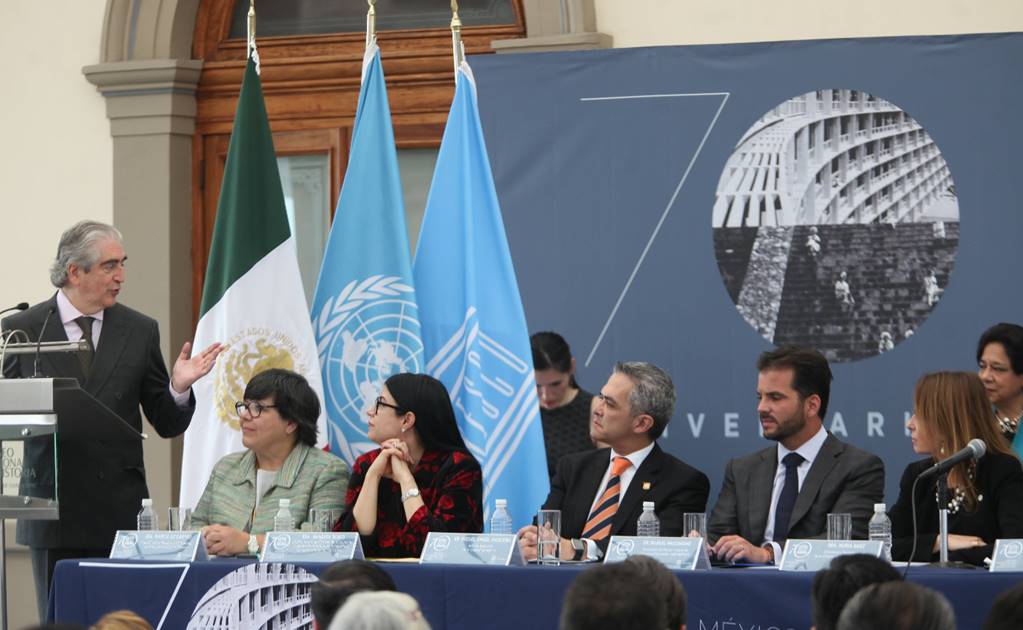 Celebran 70 años de la UNESCO y recuerdan a víctimas de París