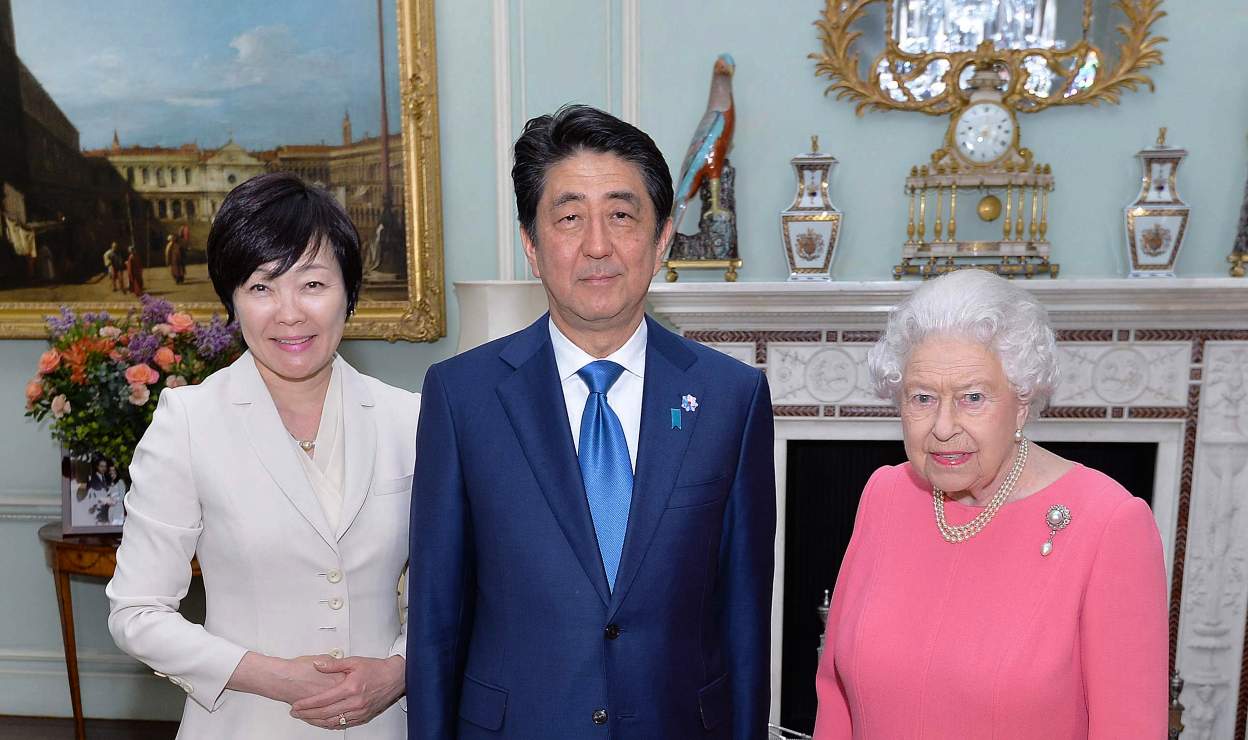 La reina Isabel II está en duelo por el asesinato de Shinzo Abe, ex primer ministro de Japón