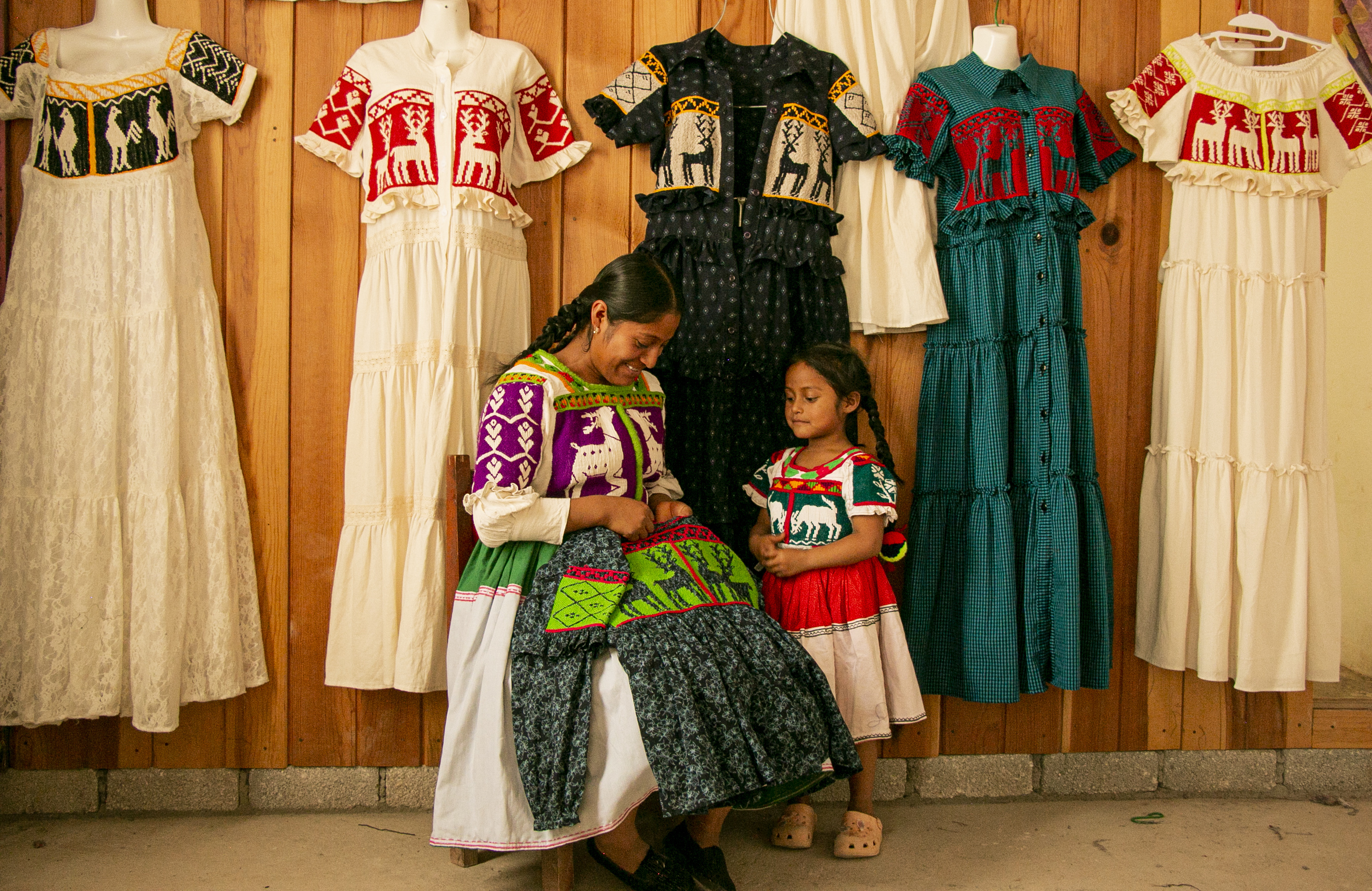 Bordadoras de Oaxaca, indefensas contra el plagio de sus diseños