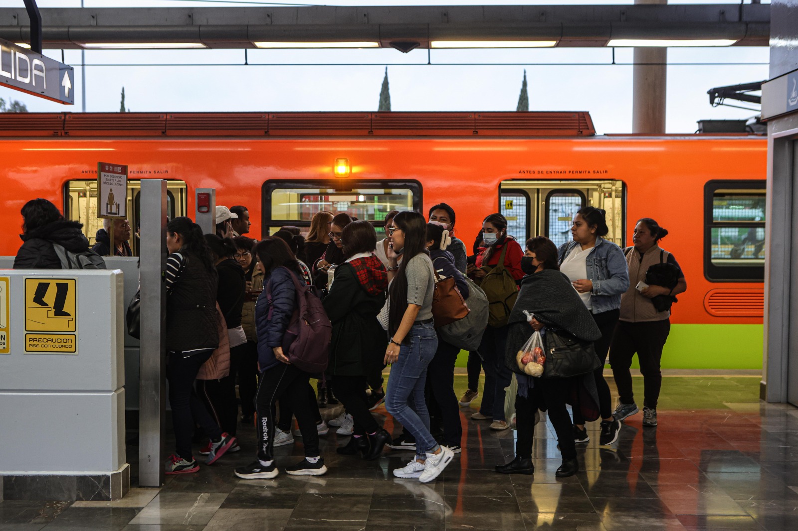 L12 del Metro: Usuarios agradecen reapertura de estaciones; “se siente hermoso llegar en 20 minutos a tu destino”