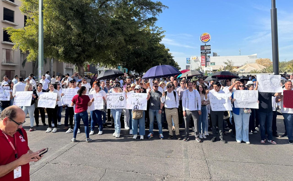 Simpatizantes exigen liberación del candidato Luis García Corrales frente a Fiscalía en Sinaloa