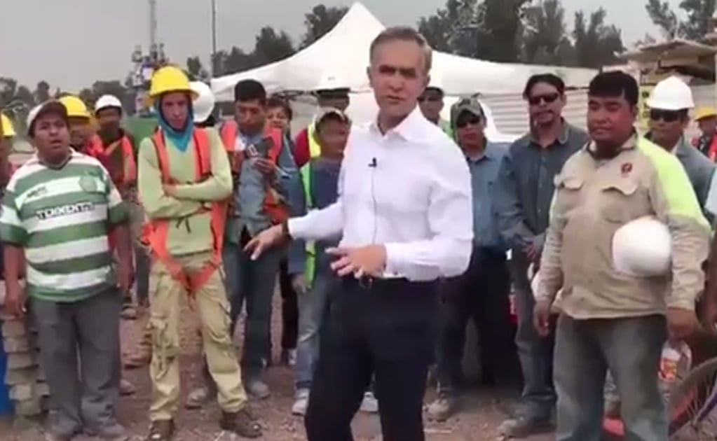VIDEO. Mancera felicita a trabajadores de la construcción en su día 