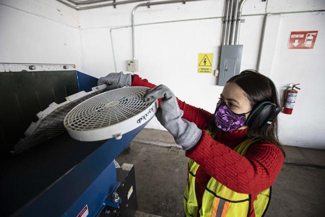 Emprender: mujeres jóvenes se abren paso con el reciclaje 