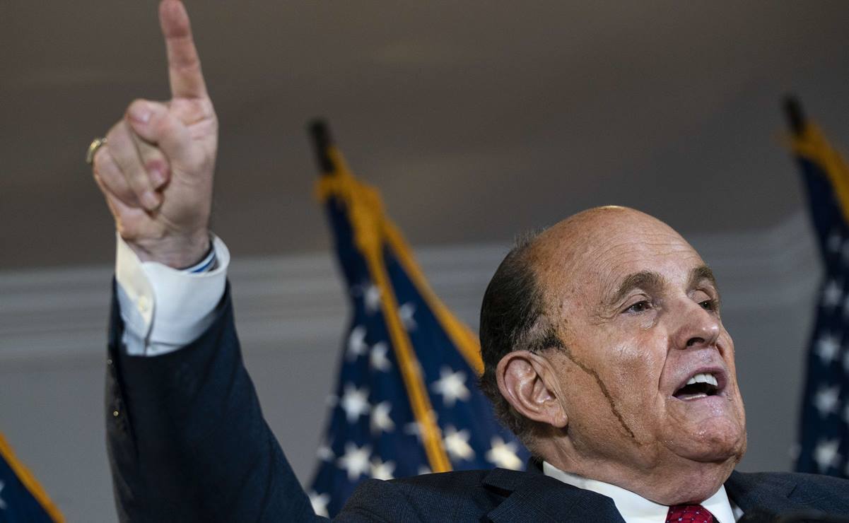 Imagen de Giuliani con tinte escurriendo de su cabeza se hace viral