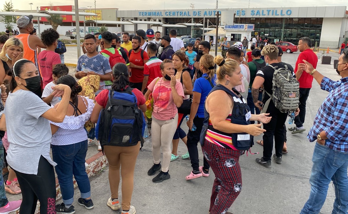 Investigan presunta desaparición de dos autobuses con migrantes en Coahuila