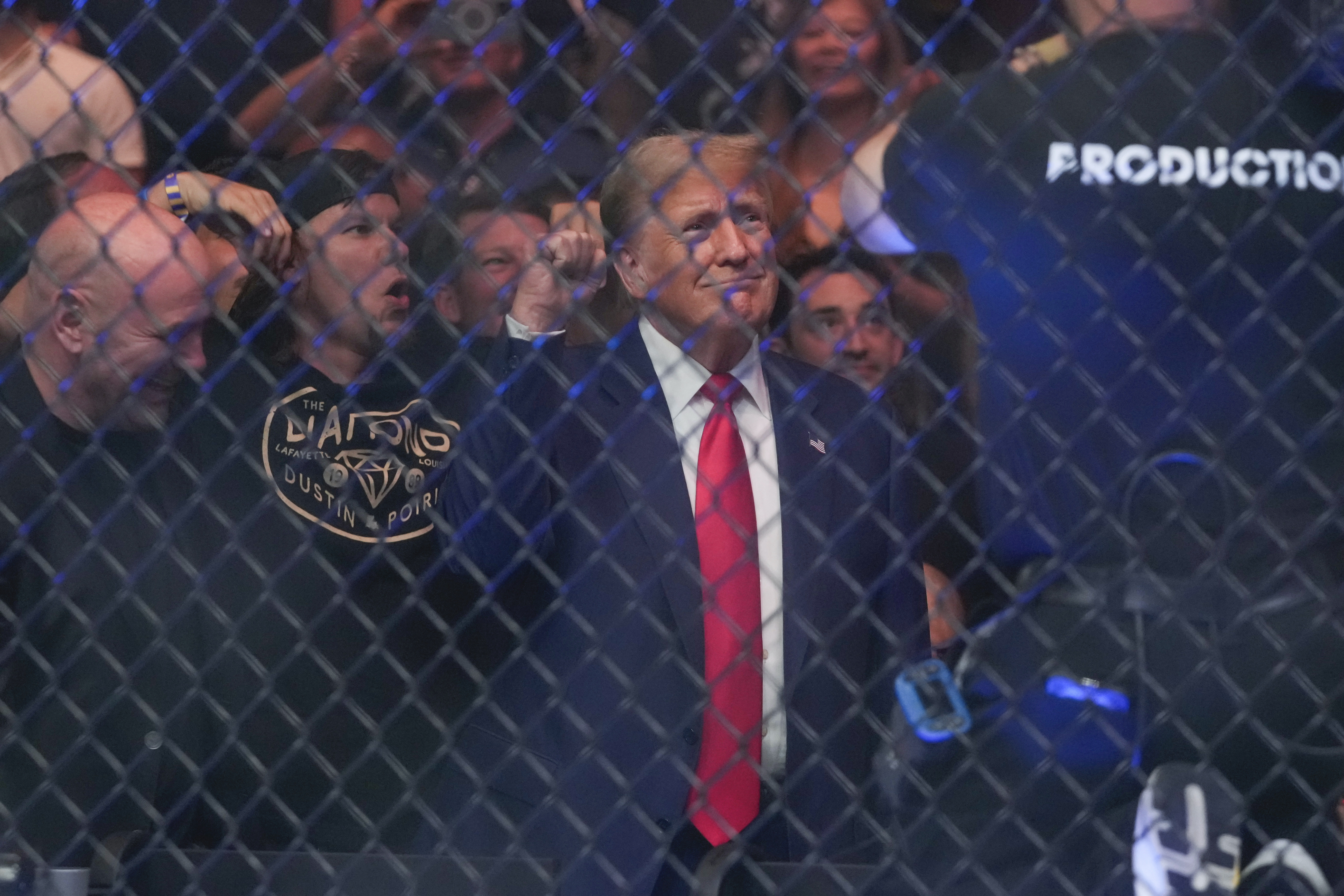 Trump recibe vítores y aplausos en pelea de la UFC, a días de ser declarado culpable por el caso Stormy Daniels