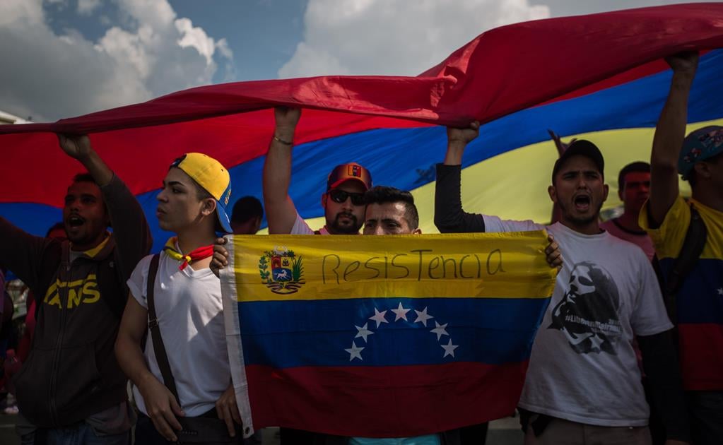 Madres de opositores presos esperan resultados de diálogo en Venezuela