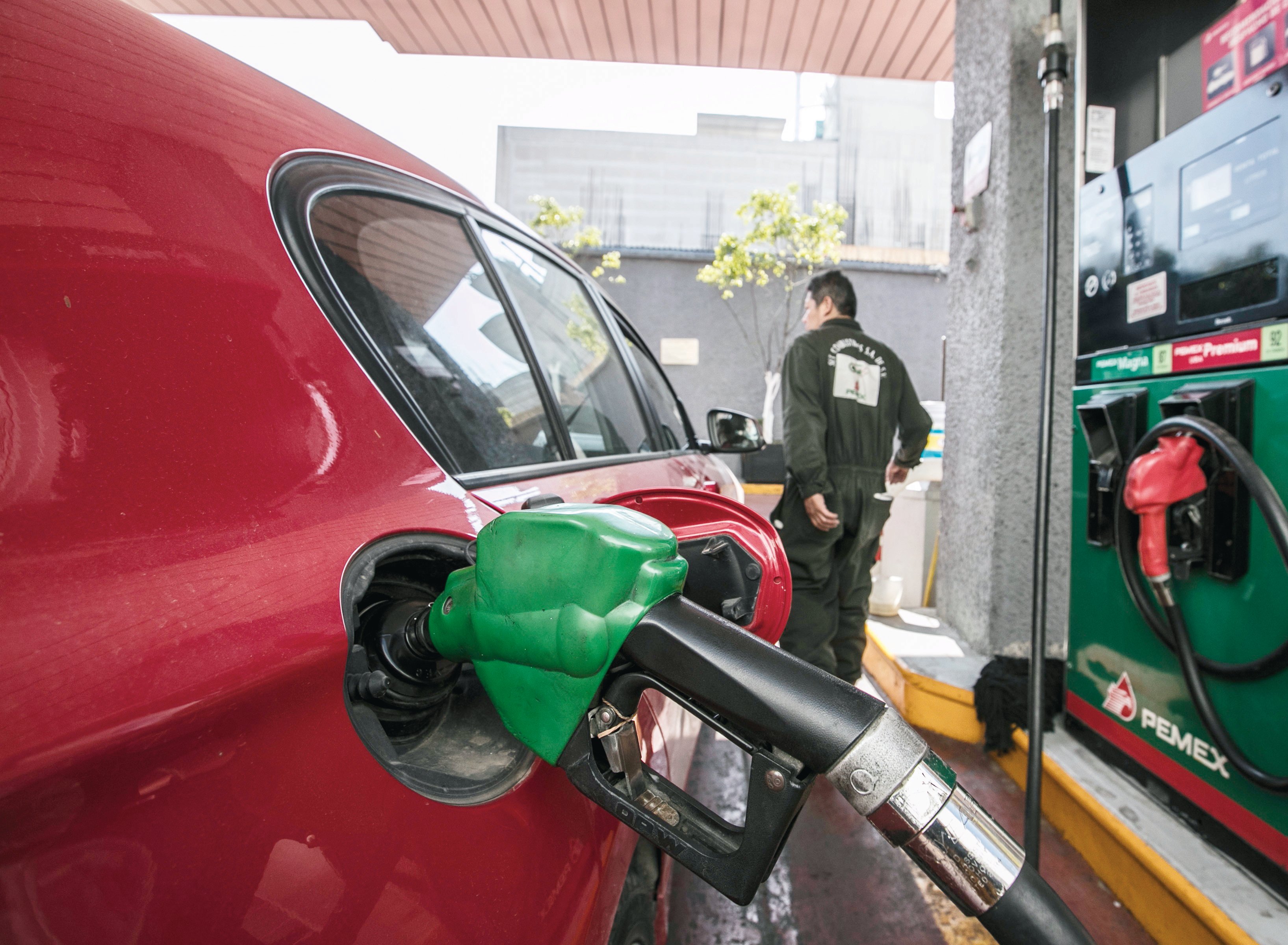 PRD inicia colecta de firmas contra alza a gasolinas