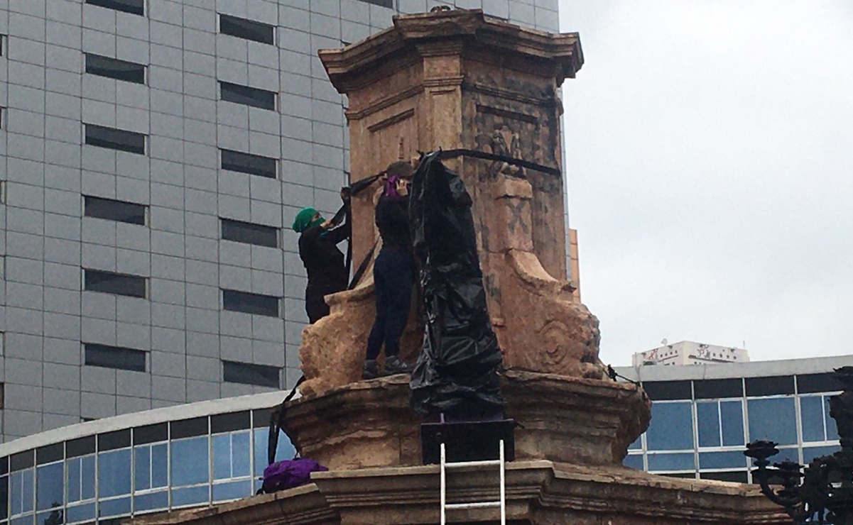 Feministas colocan antimonumento en Glorieta donde estaba Colón y la nombran como "la de las mujeres que luchan"