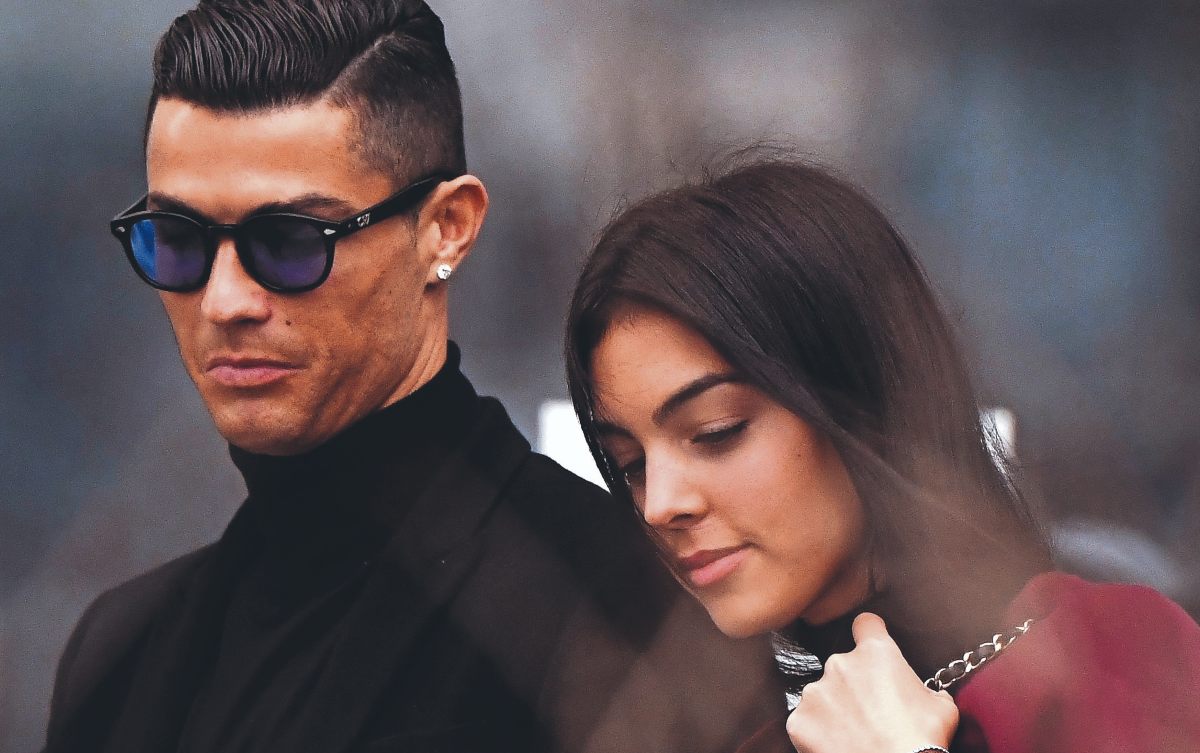 Georgina Rodríguez en su posado más atrevido con bra y botas altas en medio de rumores de crisis con Cristiano Ronaldo