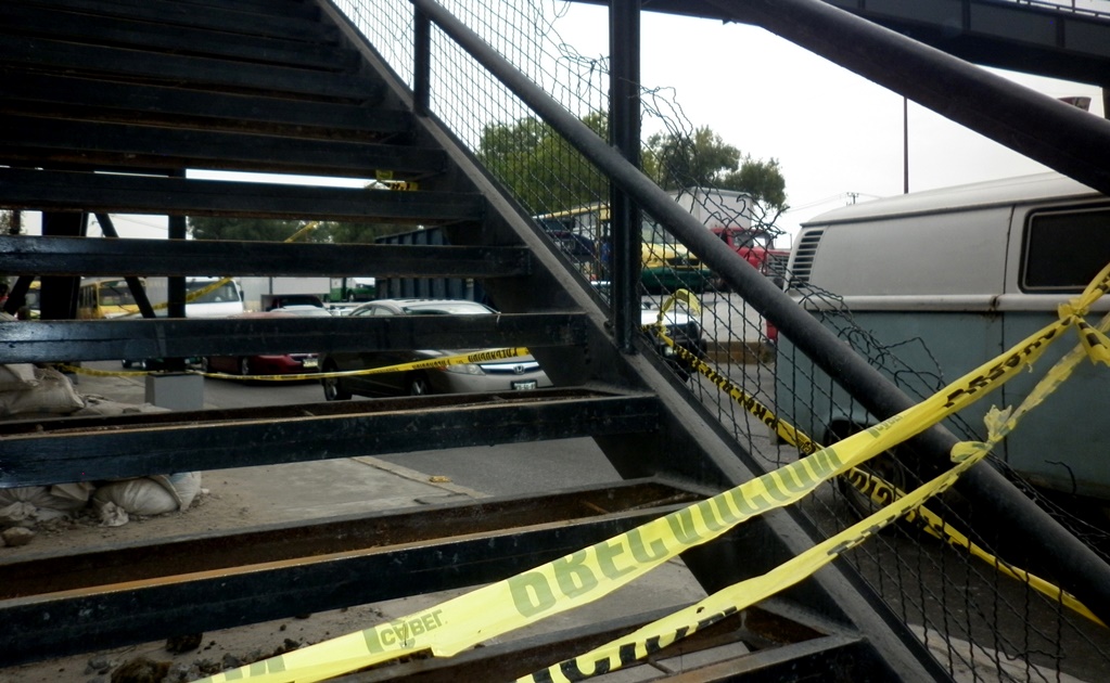 Mujer muere tras aventarse de puente en Calzada Zaragoza