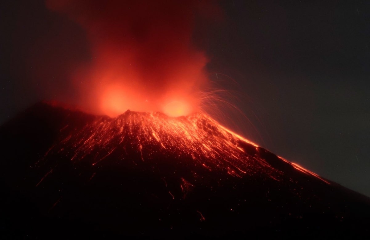 Popocatépetl suma mil 389 minutos de tremor y dos explosiones moderadas en las últimas 24 horas, dice Cenapred