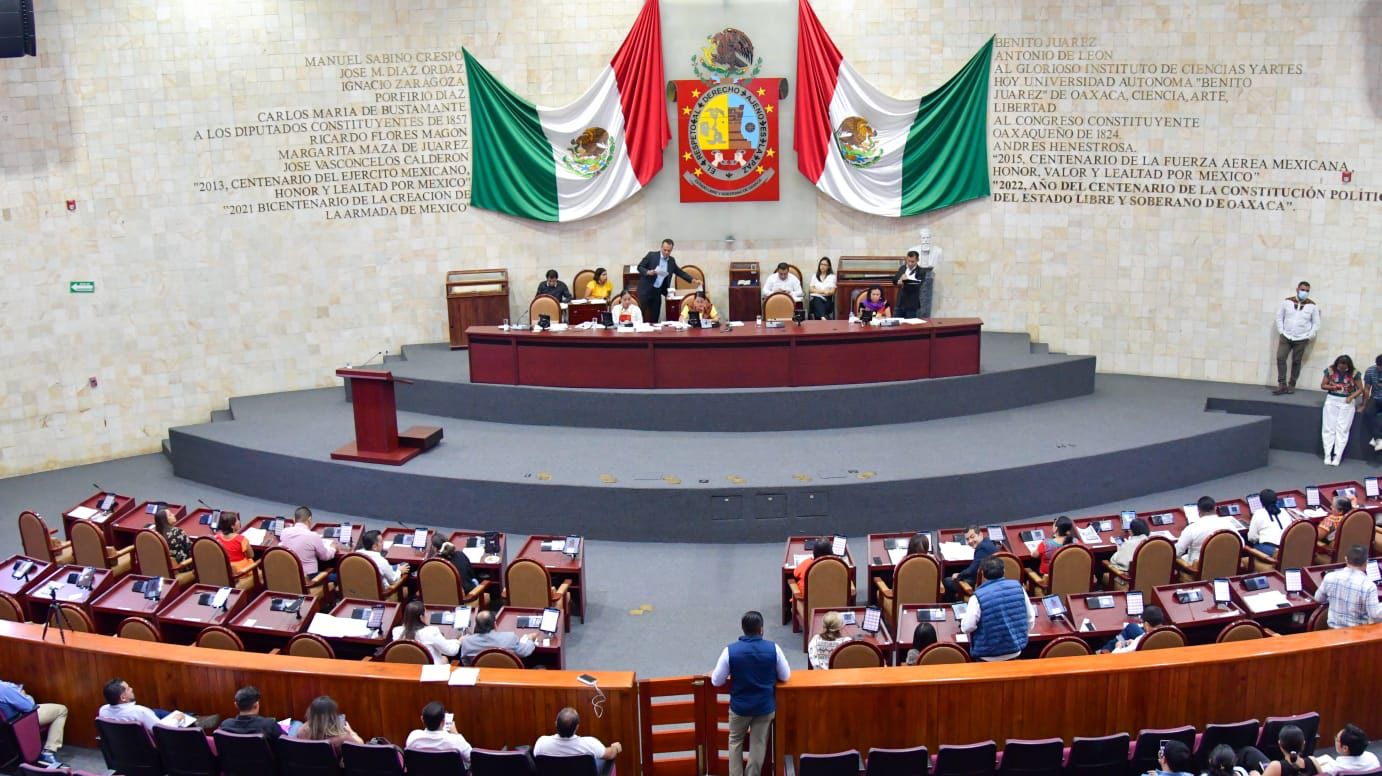 Congreso de Oaxaca da “albazo” y extingue Tribunal de Justicia Administrativa tras críticas del gobernador al órgano autónomo