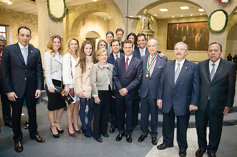 Recibe Baillères la medalla 'Belisario Domínguez'