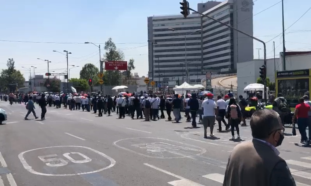 Reportan manifestantes de Insurgentes hacia la Raza, toma precauciones VIDEO