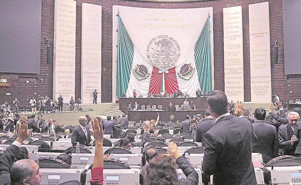 Desvelados y a gritos, diputados envían al Senado las leyes educativas