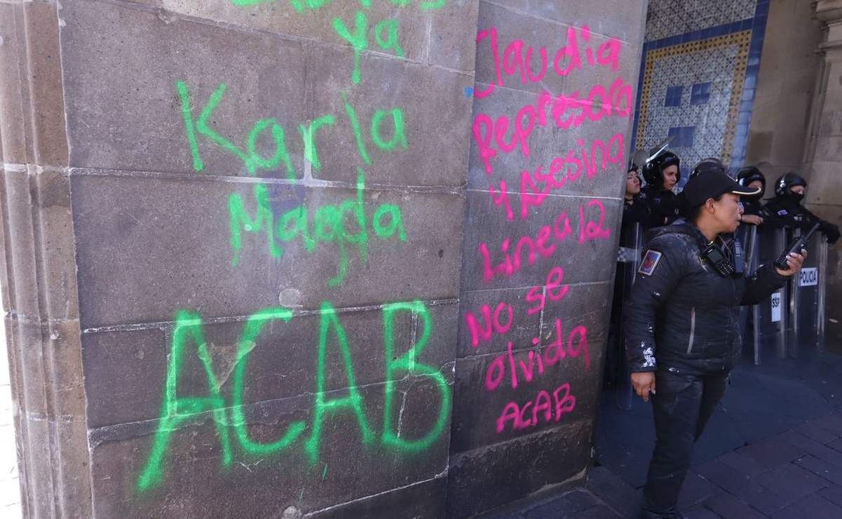 Tras protesta feminista, limpian pintas afuera de la sede del Gobierno capitalino