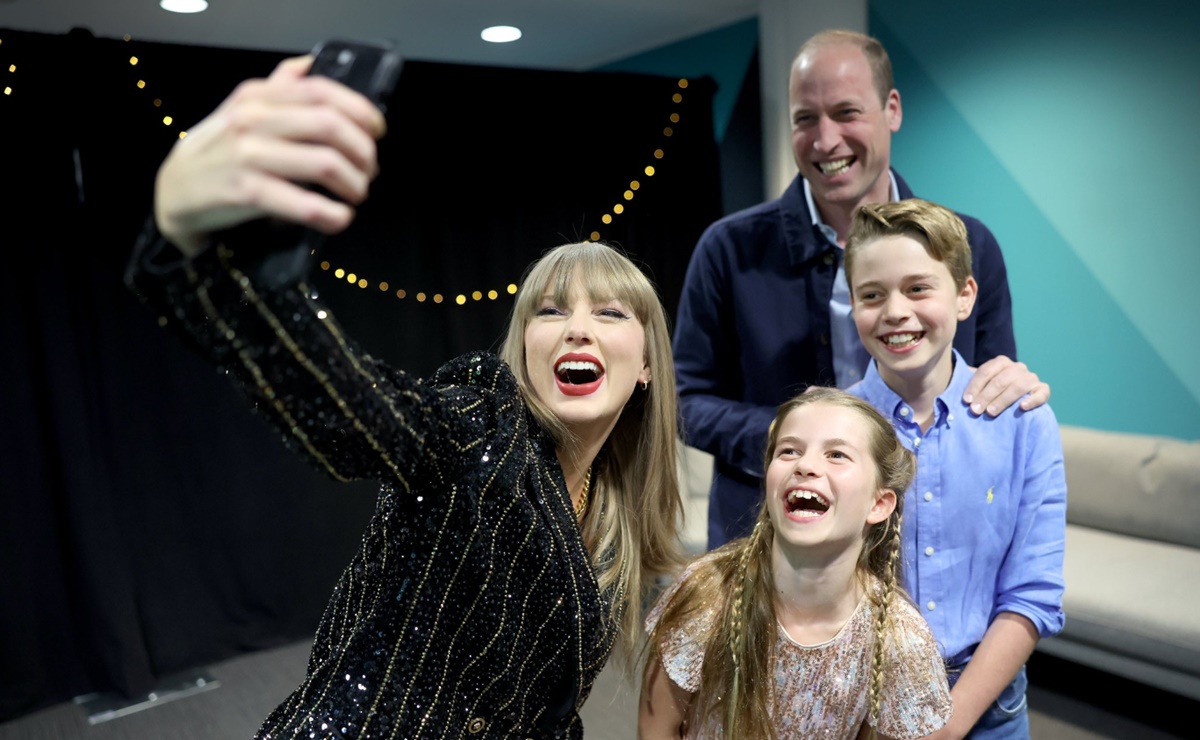 Príncipe William asiste con sus hijos al concierto de Taylor Swift en Londres; la cantante toma "selfie real"