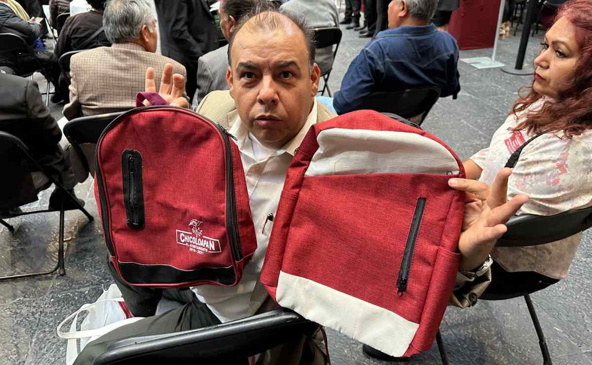 Vengo a proponer una solución, sin pedir nada; fabricante de mochilas durante audiencia con Delfina Gómez