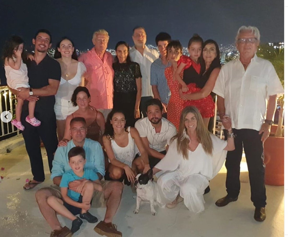 Natalia Téllez recibe el 2020 con la familia de Gonzálo Vega Jr., su novio