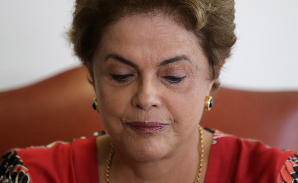 Ante juicio, Dilma acelera mudanza del palacio presidencial
