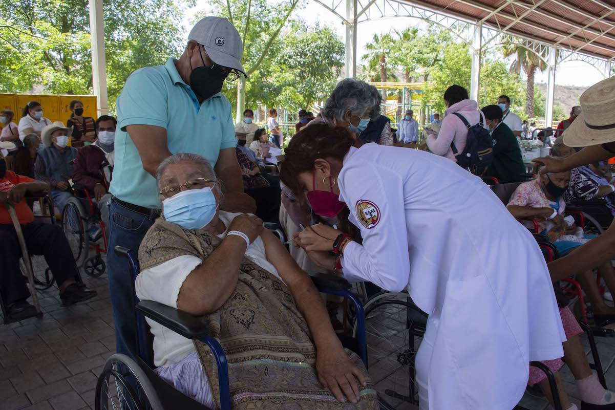 No hay fecha para la aplicación de la tercera dosis a adultos mayores en Querétaro 