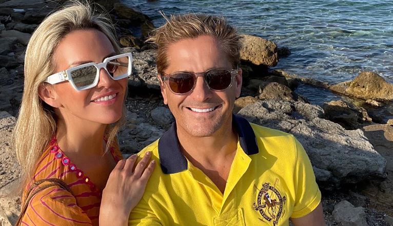 Alejandro Basteri y Mariana Otero presumen su amor en Grecia con increíbles fotos