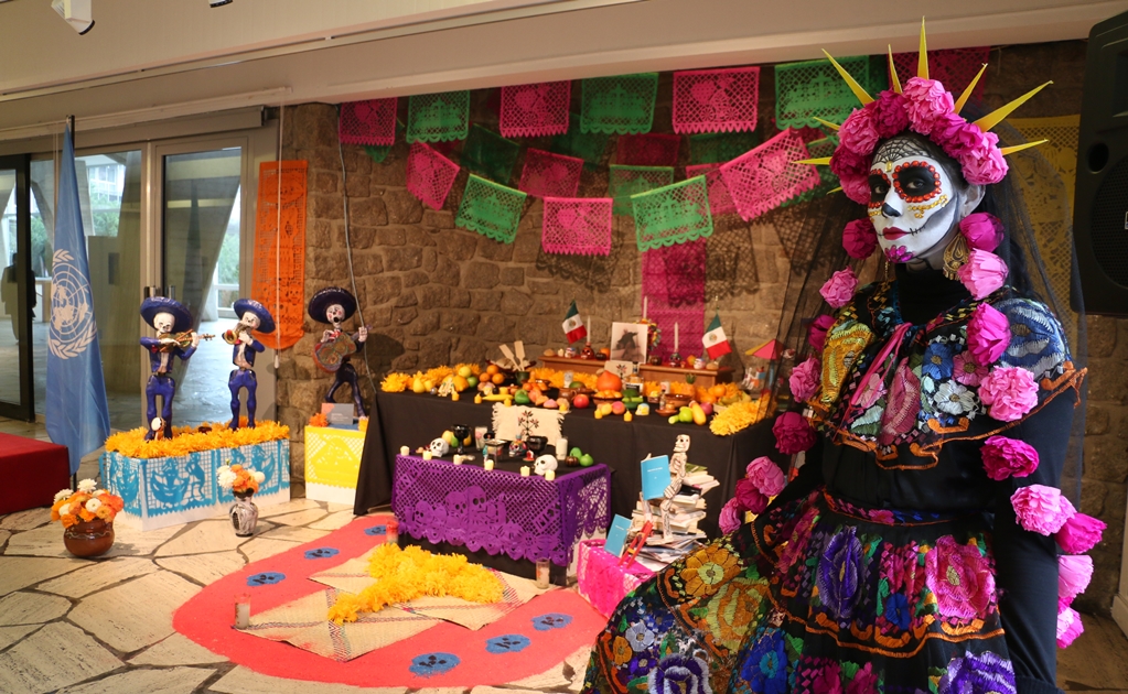 Ofrenda de Día de Muertos se exhibe en la Unesco en París