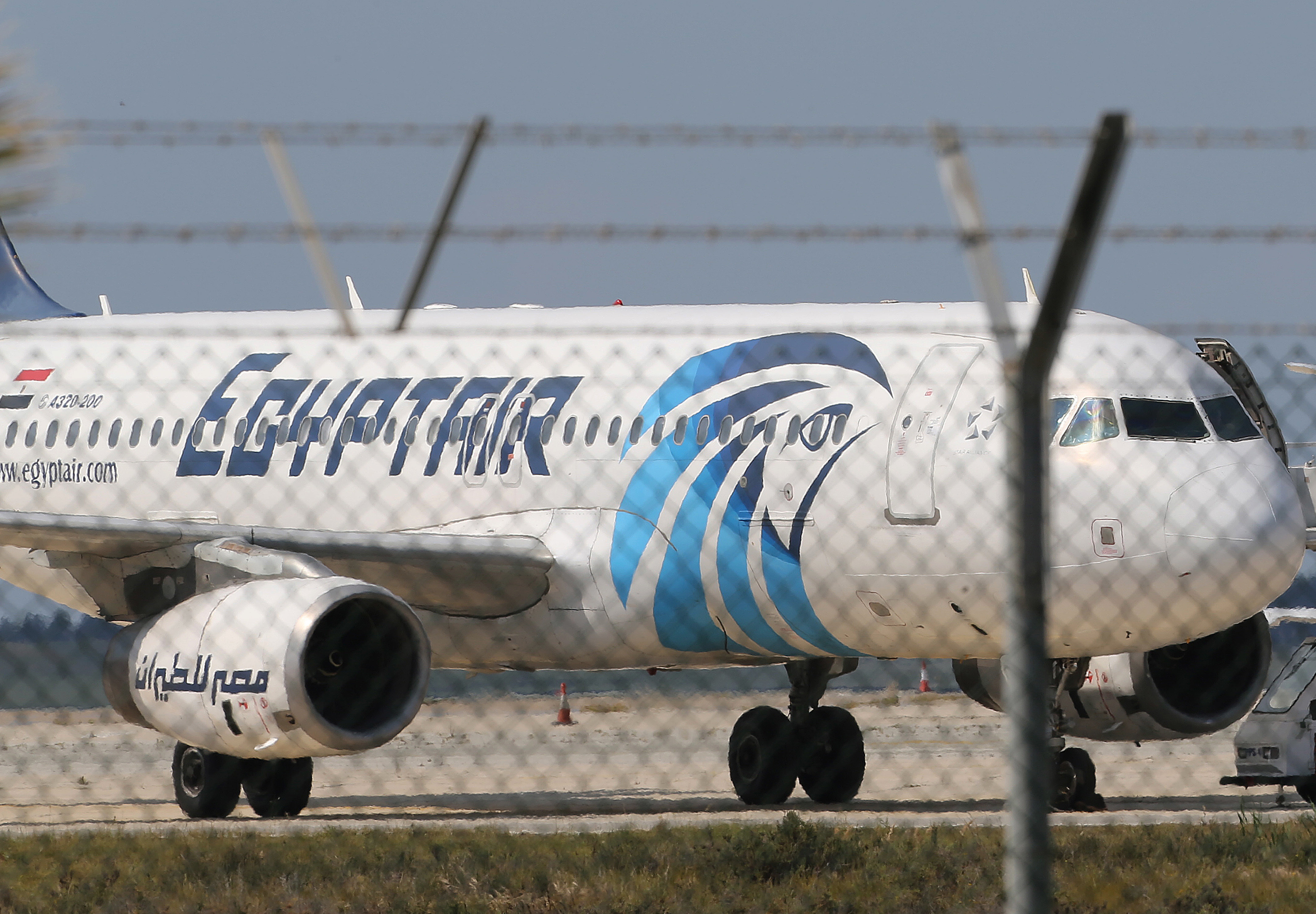 Avión de Egyptair envió alerta de socorro