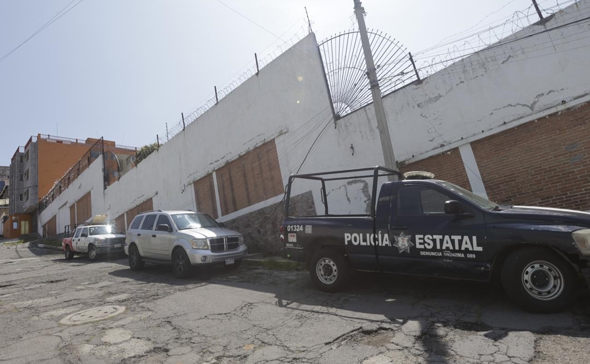 Policías estatales custodian casa de atención a migrantes tras fuga de 60 personas en Toluca