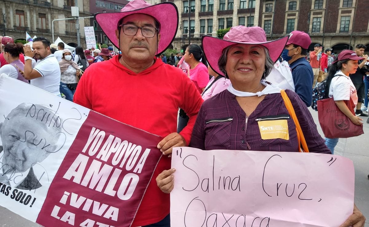 "No somos acarreados, venimos por nuestro Presidente", aseguran asistentes al mitin en el Zócalo