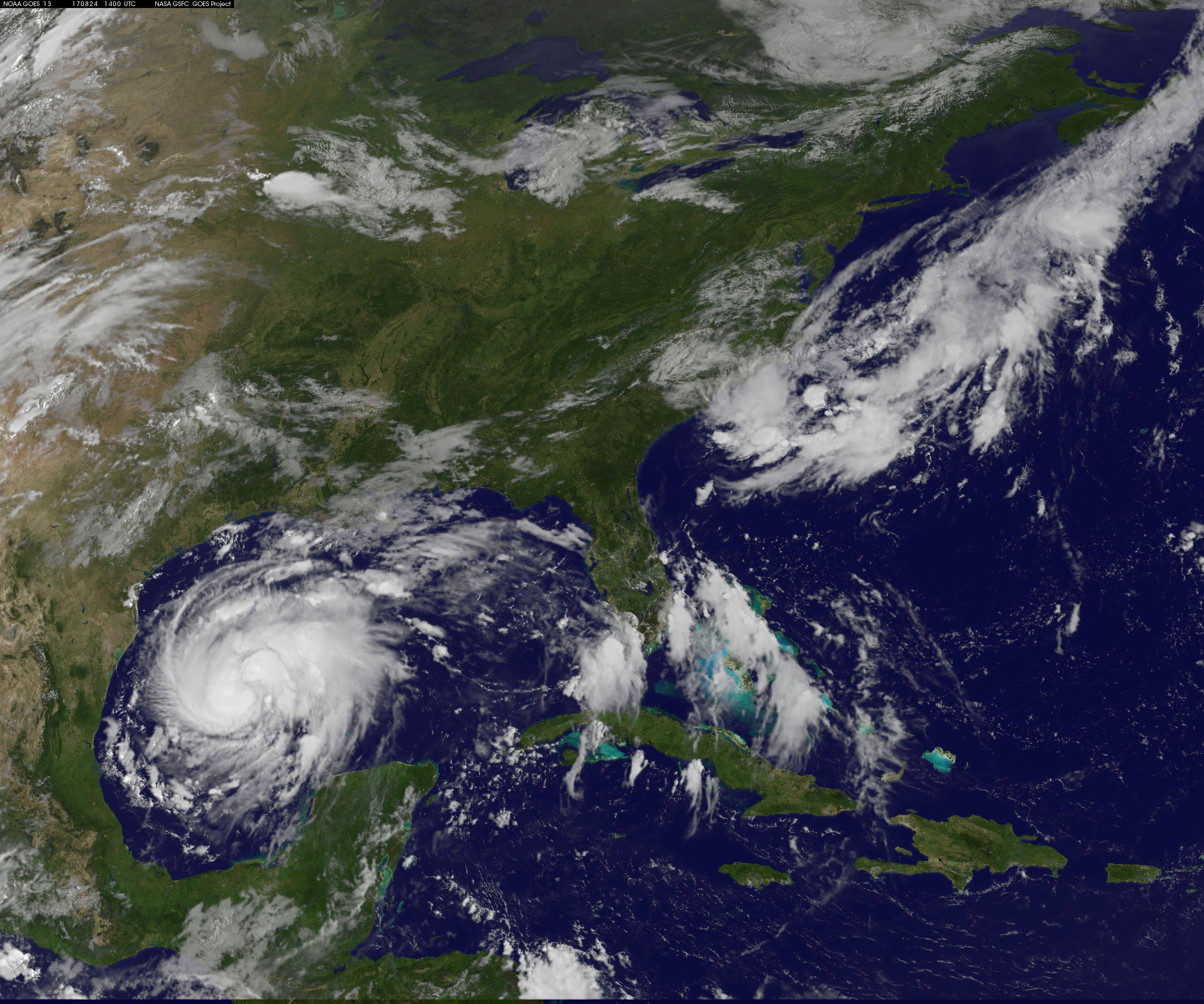 "Harvey" tocaría tierra el sábado en Texas como huracán