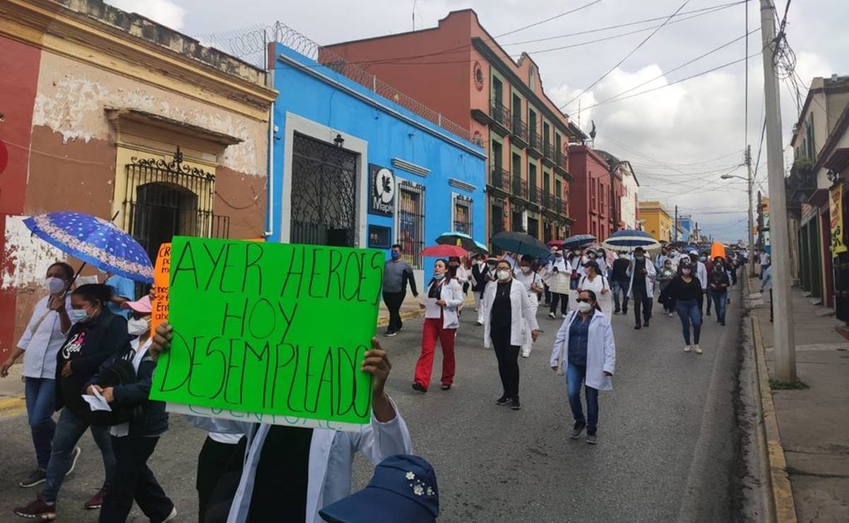 Crisis de salud en Oaxaca. Despidos generan protestas, bloqueos y huelga de hambre