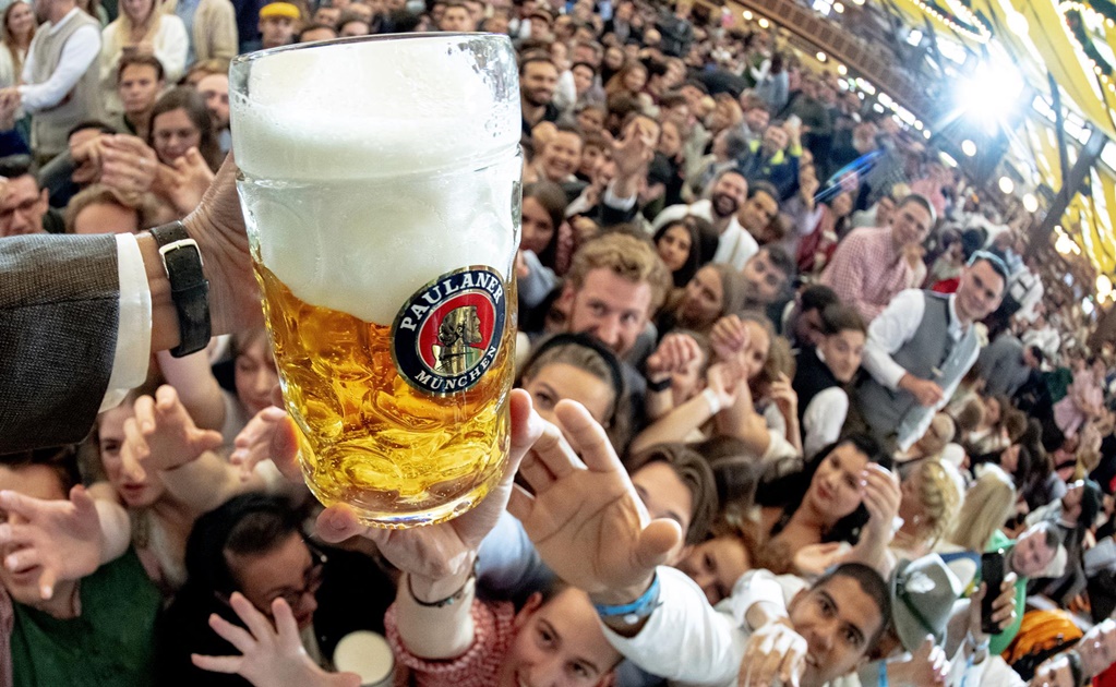 Festival de cerveza Oktoberfest abre entre multitudes tras 2 años de "sequía" por el Covid-19 