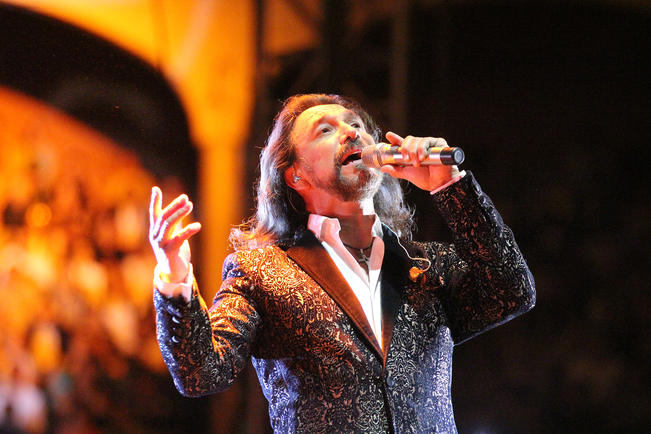 El Buki tiene planeado festejar a las mamás