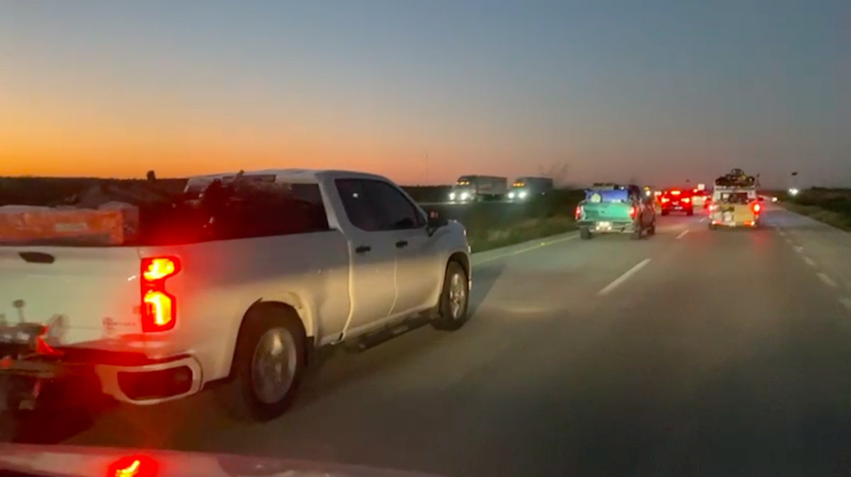 Ya avanza la caravana migrante por la carretera 57 para llegar a la Sierra Gorda de Querétaro