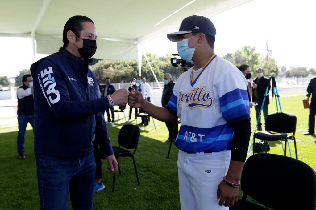 Dan "manita de gato" a canchas de futbol y béisbol en El Tintero 