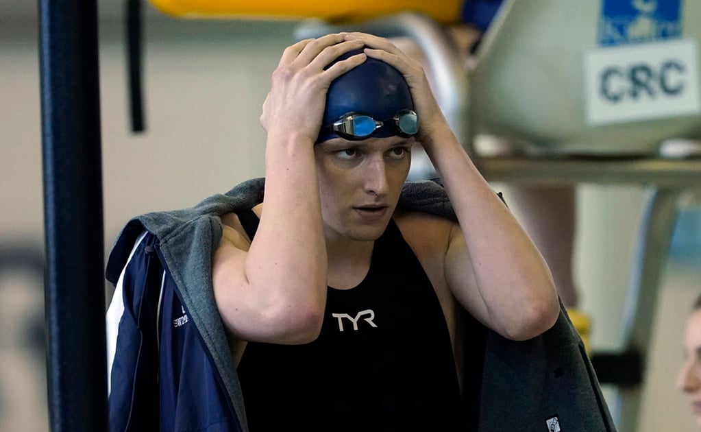 Gobernador de Florida desconoce triunfo de nadadora trans y reconoce a Emma Weyant como la campeona