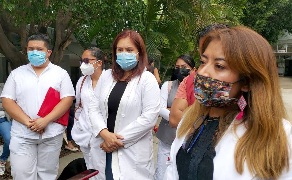 Denuncian despido de 125 trabajadores de atención Covid en ISSSTE de Oaxaca