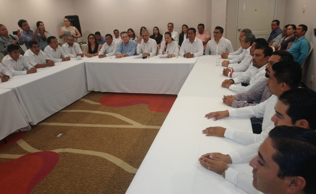 Alcaldes de Chiapas renuncian a sus partidos para sumarse a Morena