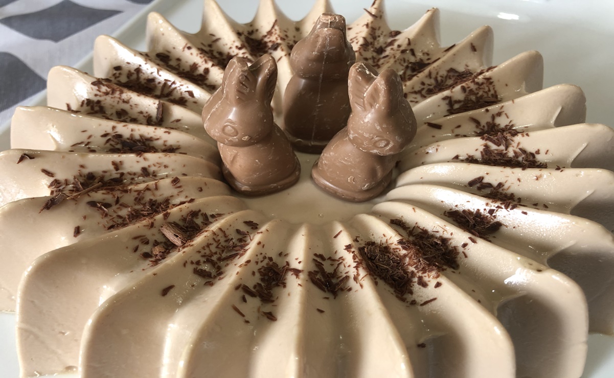 Cómo hacer gelatina de chocolate con conejitos