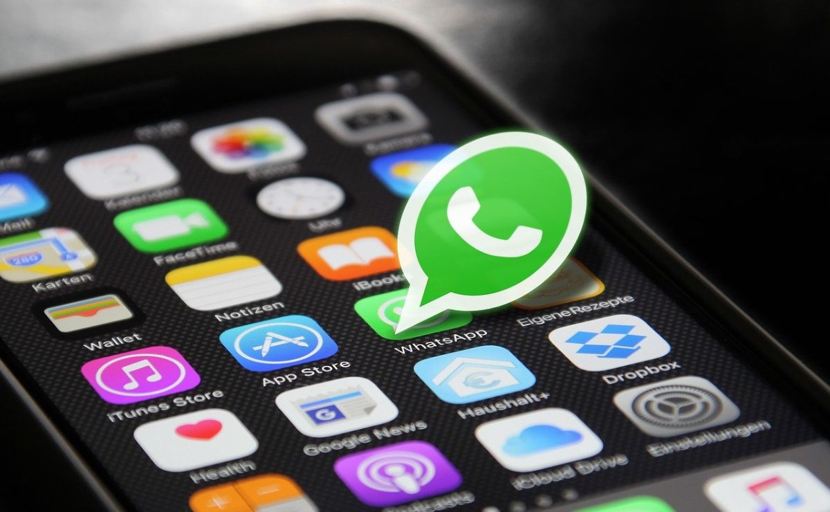 Anuncian multa multimillonaria a empresas por negociar vía WhatsApp; reguladores de EU van contra 11 firmas