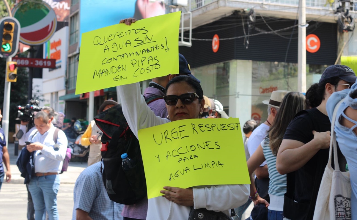 "Queremos saber qué tiene el agua", piden vecinos de Benito Juárez; vuelven a cerrar Insurgentes Sur y Xola