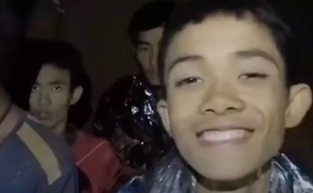 Muere en Londres adolescente del equipo de futbol rescatado de una cueva en Tailandia