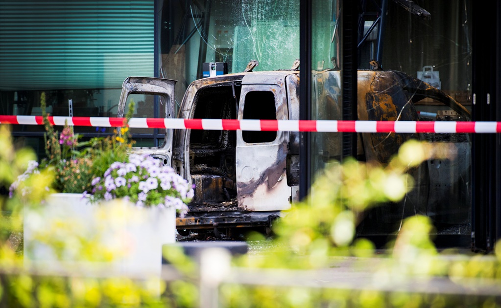 Camioneta embiste oficinas del periódico holandés De Telegraaf; no hay víctimas